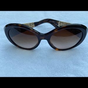 Tortoiseshell and goldtone Cc Bijou 5262 sunglasses.